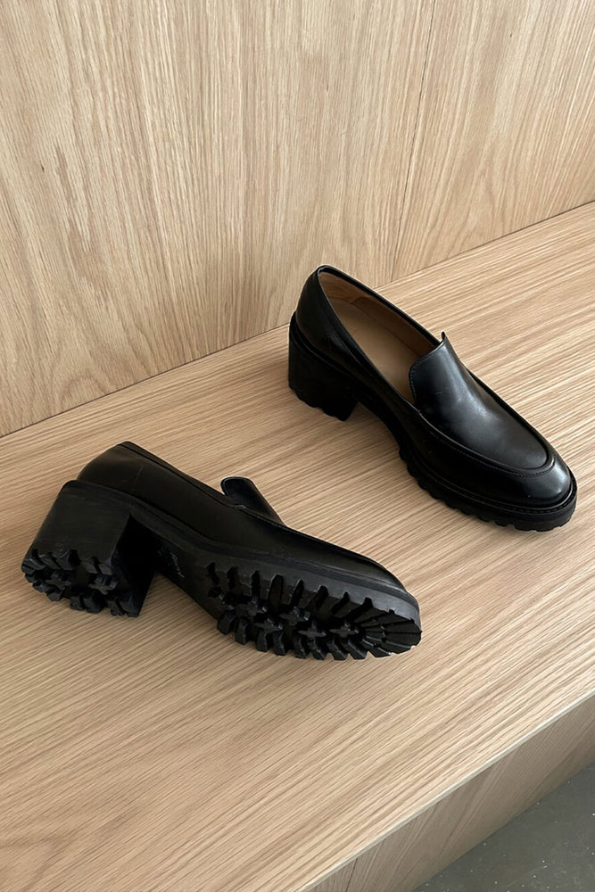 Saga Leather Heeled Loafer Noir