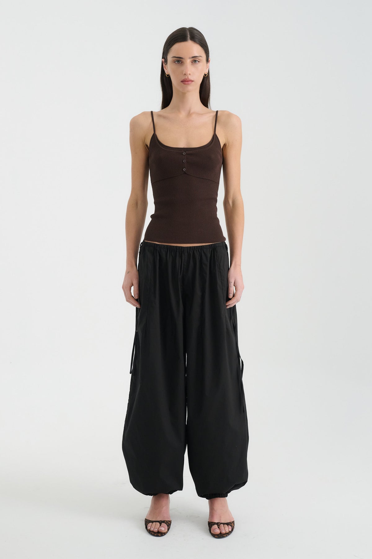 Arc Balloon Pants in Noir – front view