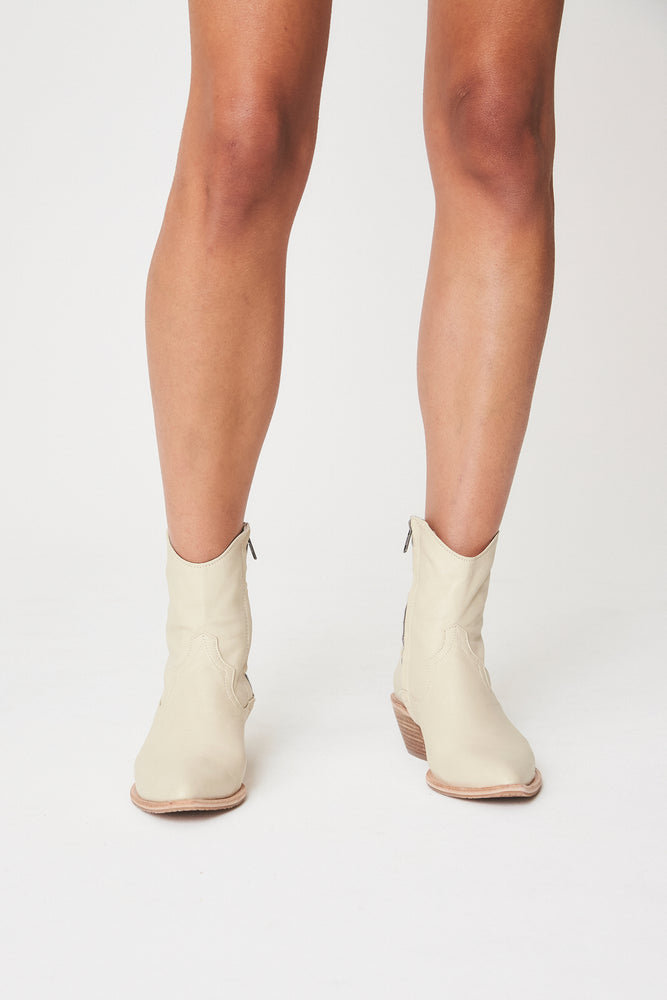 Perry Leather Boots Cream